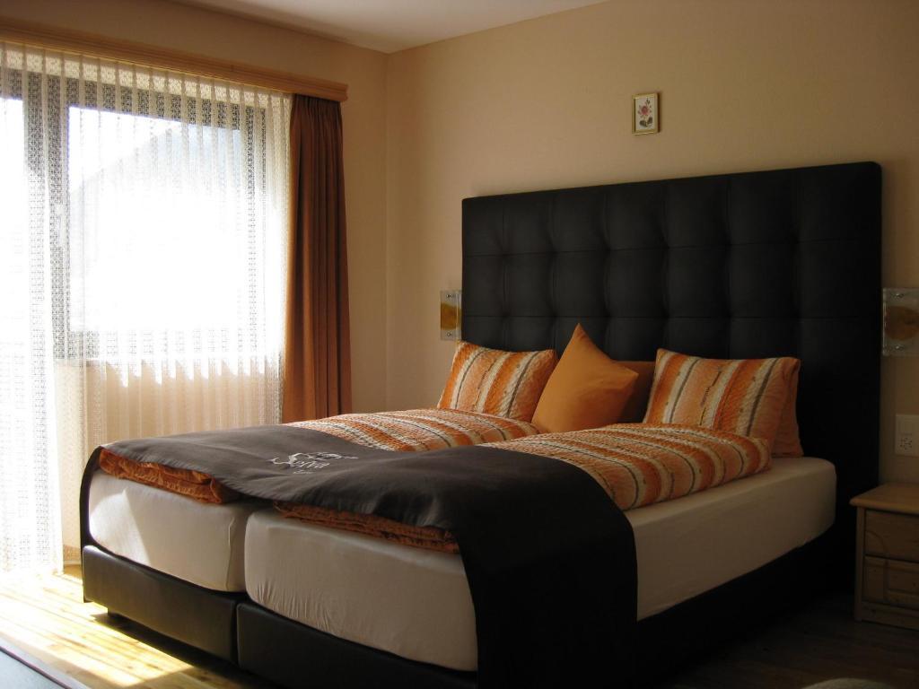 Hotel Pizzeria Selva Zernez Quarto foto